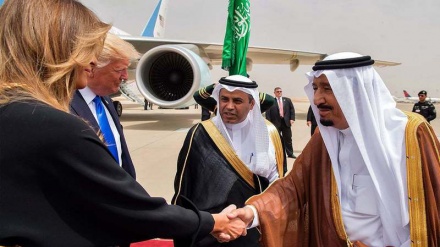 ٹرمپ کا بڑا دعویٰ: سعودی فرمانروا نے میلانیا کا ہاتھ چوما