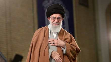 ڕێبەری مەزنی شۆڕش : دوژمنانیەتی و پیلانگێڕیی ئەمریکا سەبارەت بە نەوت، بێ ولام نامێنێتەوە