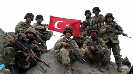 Leşkerên Tirkîyê li bakura Sûrîyê ketin ber êrişê