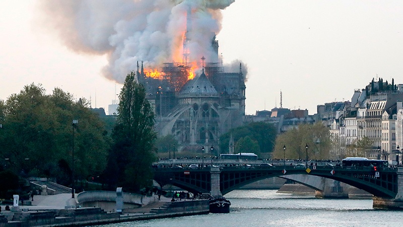 پیرس: 800 سالہ قدیم چرچ آتشزدگی سے تباہ