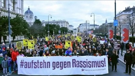 Avstriya məktəblərində hicab qadağasına etiraz