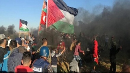 فلسطینی مظاہرین پر اسرائیلی فوجیوں کا حملہ