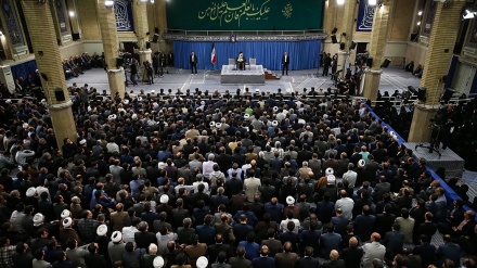 رہبر انقلاب اسلامی سے ایرانی اساتذہ، پروفیسروں اورماہرین کی ملاقات 