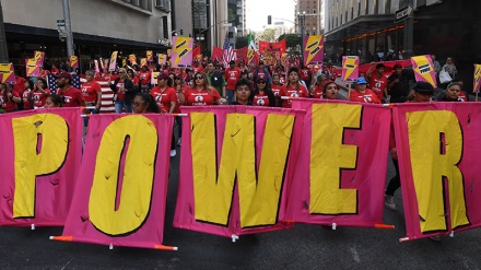 Amerikalı fəhlələr Tramp hökumətinin militarist siyasətlərinə etiraz etdilər