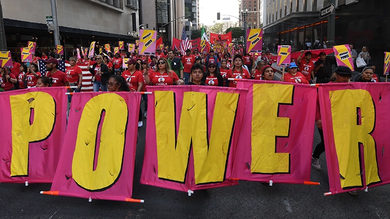 Amerikalı fəhlələr Tramp hökumətinin militarist siyasətlərinə etiraz etdilər