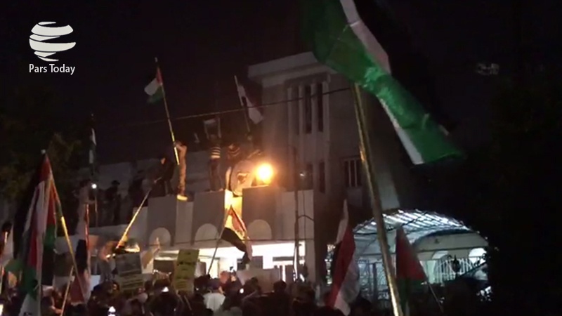 عراق میں بحرینی سفارتخانے پر فلسطینی پرچم