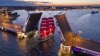 Pokretni most na rijeci u Sent Petersburgu