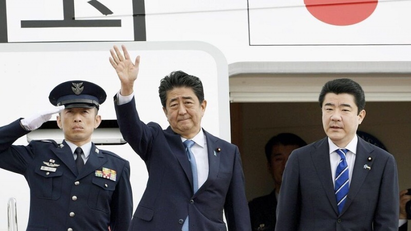 جاپانی وزیراعظم تہران کے لیے روانہ ہوگئے