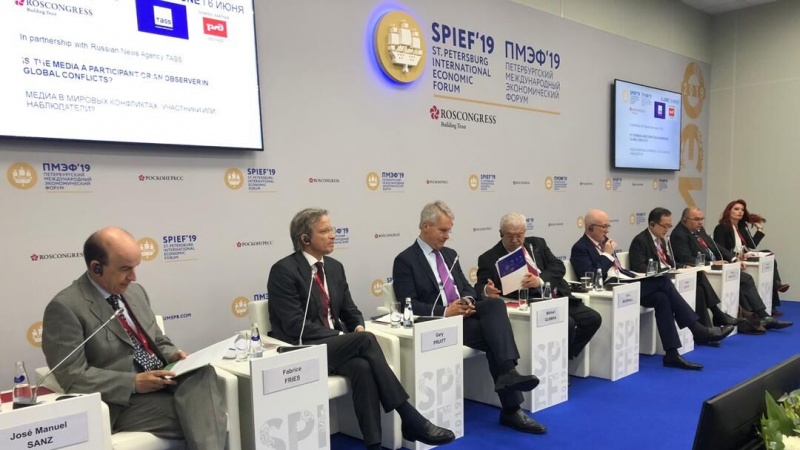 سن پیٹرز برگ عالمی اکنامک فورم کا آغاز 