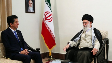 ڕێبەری مەزنی شۆڕشی ئیسلامی :ترەمپ بە شیاوی گۆڕینەوەی پەیام نازانم