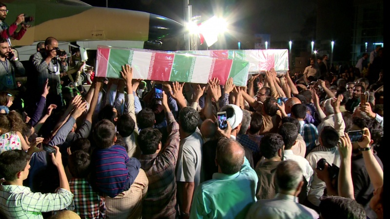 تہران میں دفاع مقدس کے 150 شہیدوں کا جلوس جنازہ