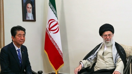 Hevdîtina Rêberê giranqedir ê Inqilaba Islamî digel Abê Şînzo serokwezîrê Japonyayê