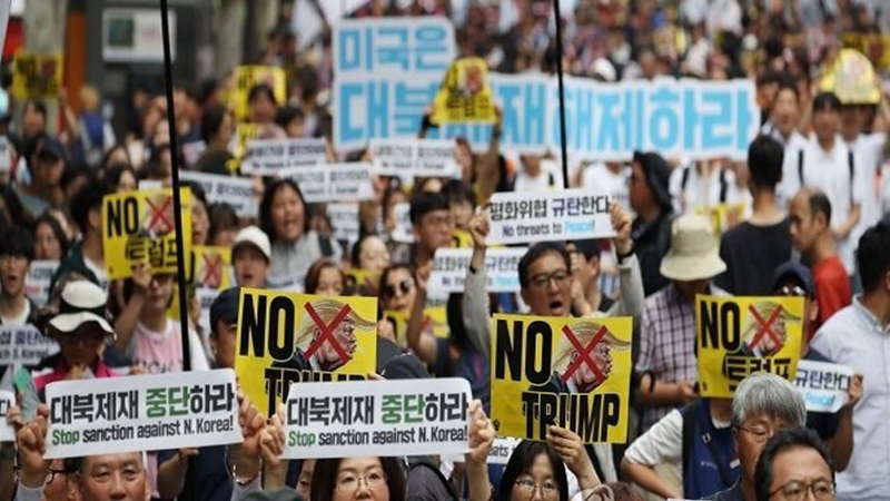 نو ٹرمپ نو اور گو ٹرمپ گو کے نعروں سے امریکی صدر کا جنوبی کوریا میں استقبال