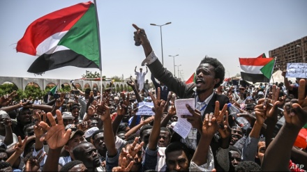 سوڈان کے بگڑتے حالات،فوج و عوام میں ٹکراؤ۔ ویڈیو