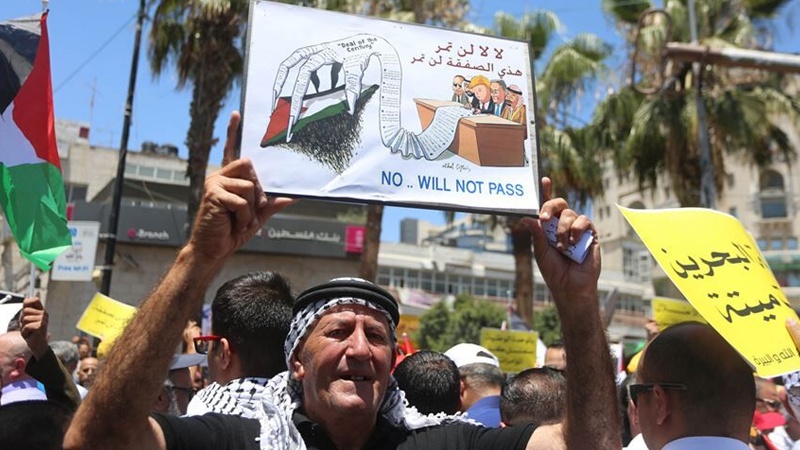 سینچری ڈیل اور بحرین کانفرنس کے خلاف ہزاروں فلسطینیوں کے مظاہرے 