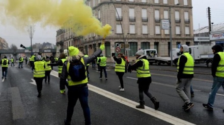 فرانس میں اقتصادی معاشی پالیسوں کے خلاف پیلی جیکٹ کے مظاہرے