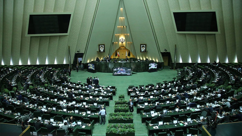 ایرانی پارلیمنٹ کی جانب سے برطانوی جہاز روکنے کی حمایت 