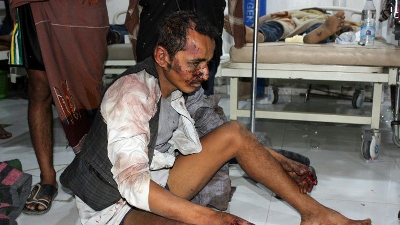 فڕۆکە جەنگییەکانی هاوپەیمانیی سەعوودی بازاڕێکیان لە یەمەن لە خاک و خوێندا گەوزاند