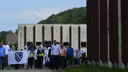 Preživjeli obišli stratiše u Kravici: Suze i bolna sjećanja na voljene koji su svirepo ubijeni