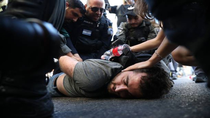 صیہونی چھتے میں پولیس اور مظاہرین کے بیچ ٹکراؤ۔۔ تصاویر