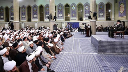 آئمہ جمعہ و جماعات کی رہبر انقلاب اسلامی سے ملاقات