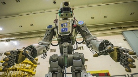روس نے انسان نما روبوٹ خلاء میں بھیجا ۔ ویڈیو