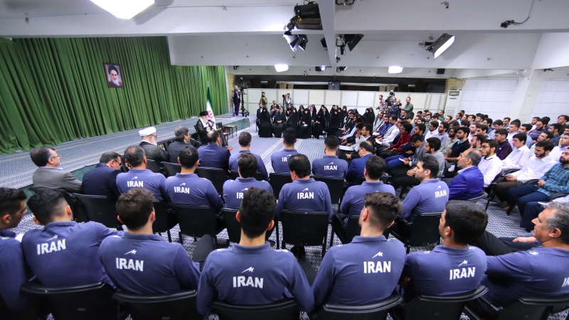 غیرمعمولی صلاحیتوں کے مالک ایرانی نوجوانوں سے رہبرانقلاب اسلامی کا خطاب 