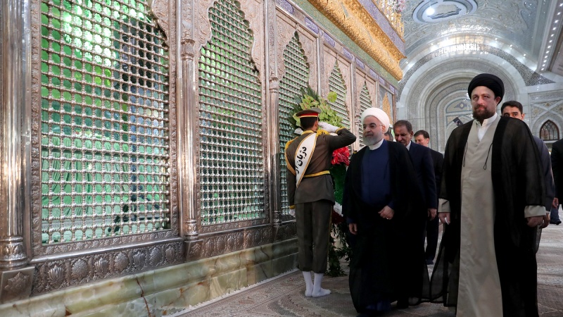 صدر مملکت اورکابینہ اراکین کا حضرت امام خمینی (رح) سے تجدید عہد