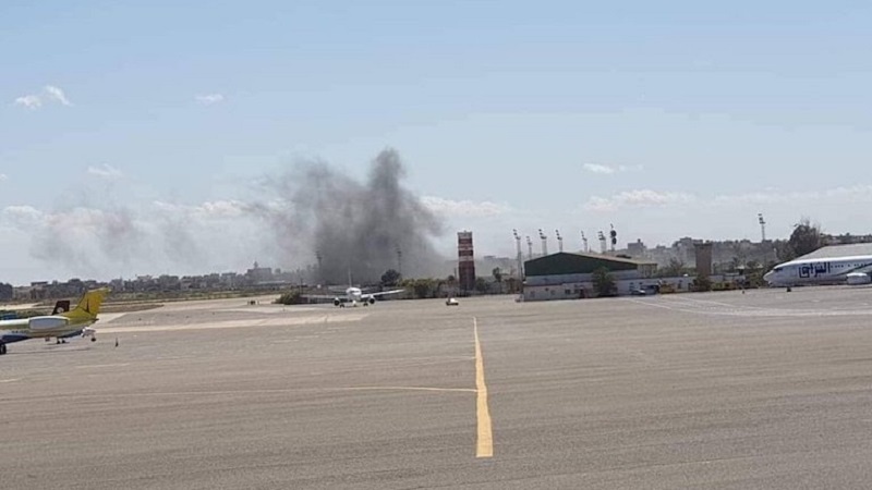 Snažni raketni napad libijskih pobunjenika oštetio aerodrom u Tripoliju, 6 civila ubijeno