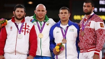 2012-ci il London olimpiya oyunlarının qızılı iranlı güləşçiyə çatıb