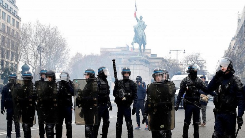 فرانس میں جی سیون چوٹی کانفرنس کے خلاف احتجاجی مظاہرے