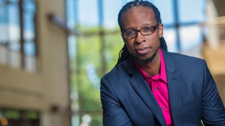 Amerikalı yazar: Rasizm cəmiyyətimizdə kök salıb