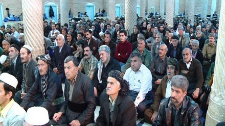 بەڕێوەچوونی نوێژی هەینیی له شاری سنه 