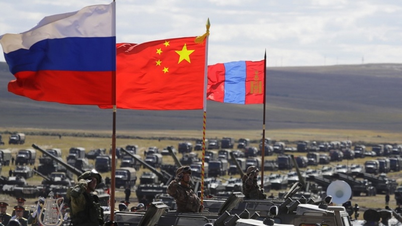 Rusiya Çin hərbi qüvvələrinin iştirakı ilə böyük manevr keçirir