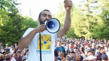 Erməni müxalifəti barrikadaları sökür+VİDEO