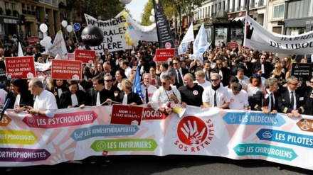 Parisdə hökumətin təqaüd sistemində islahatlar proqramına qarşı aksiya keçirilib
