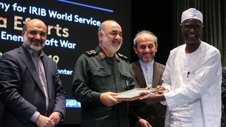  آئی آر آئی بی کی عالمی سروس کی صحافتی مجاہدتوں کی قدردانی کے لئے تہران میں ایک تقریب کا انعقاد 