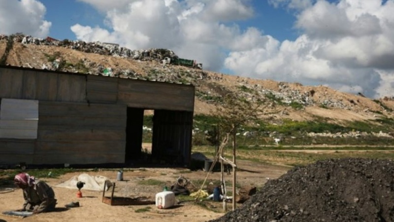 Sionist hərbçilərin bir neçə fələstinli gəncə qarşı rasistcəsinə hücumu
