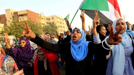 Sudanlılar Ömər əl-Bəşir partiyasına qarşı aksiya keçiriblər