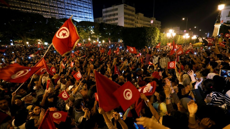 Tunislilər ölkələrindəki seçkilərin nəticəsinə görə sevinirlər
