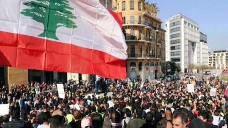 لبنان میں مظاہرین کا شاہراہوں پر قبضہ 