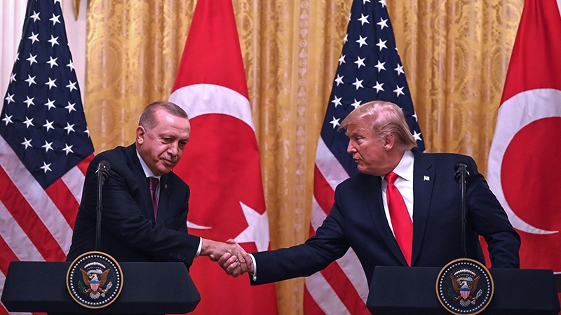 Navende lêkolînan a amerîkî: ''Macerahezîyên Erdogîn bûne sedema tirs û fukarê di nav Tirkan de'' 