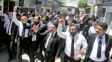 پاکستان میں وکلا کی بڑی تعداد گرفتار