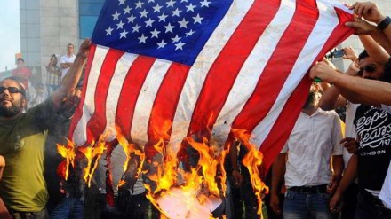 Bağdad nümayişində ABŞ bayrağı yandırılıb