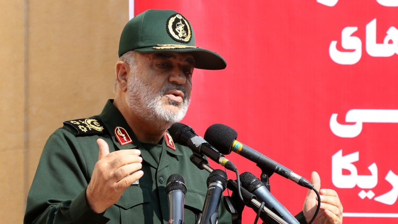 دشمنوں سے مقابلے کے لئے ایران کی آمادگی پر سپاہ پاسداران انقلاب اسلامی کے کمانڈر کی تاکید