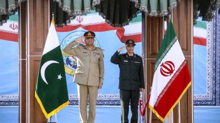 دیداری فەرماندەری هێزی زەوینیی سوپای پاکستان لەگەڵ سەرلەشکر باقری