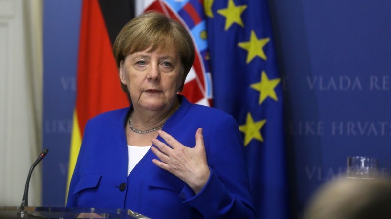 Merkel Frankfurt ətrafındakı rasist hücumuna reaksiya verib