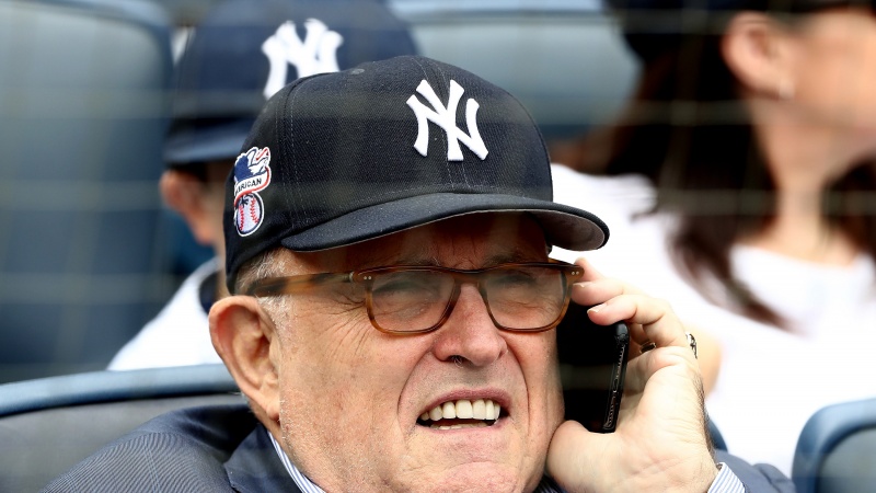 لەقاودرانی پەیوەندیی تەلەیفونیی پارێزەری ترامپ لەگەڵ مادۆرۆ