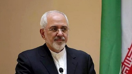 علاقے میں امن و صلح کے قیام میں مدد کے لئے ایران کی آمادگی پر ظریف کی تاکید