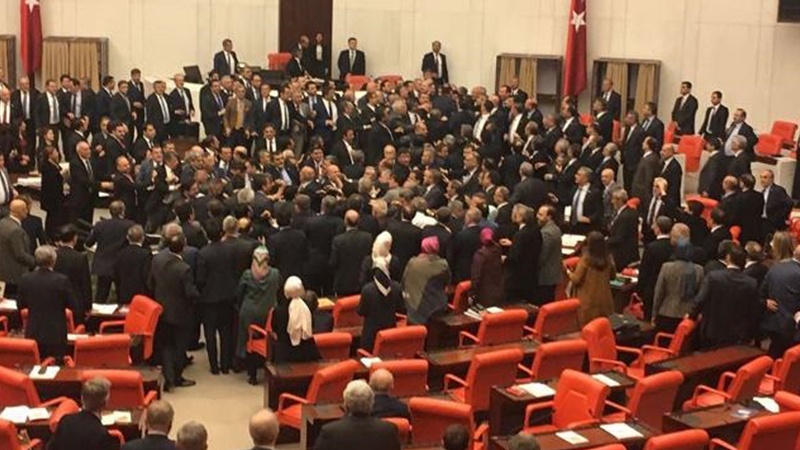 Türkiyə parlamentində fiziki qarşıdurma